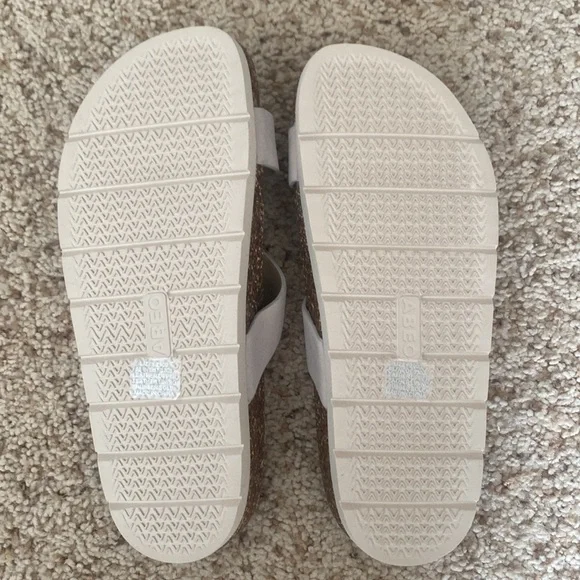 Abeos slides worn in house only like new - Picture 2 of 2